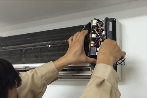 nguyên nhân lỗi f28 máy lạnh aqua inverter